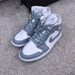 Jordan 1 mid stealth